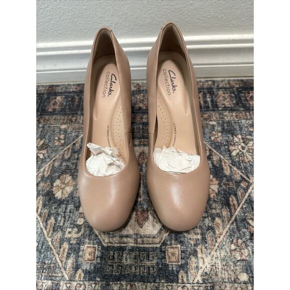 Clarks Shoes - Clarks Artisan Heels Womens 8 Heavenly Shine Slip On Kitten Pumps Beige NEW